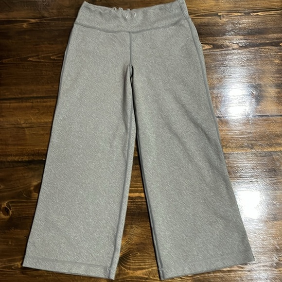❤️SOLD❤️Lululemon Relaxed Fit Crop 11 in Heathered Wren Pant - Picture 3 of 10